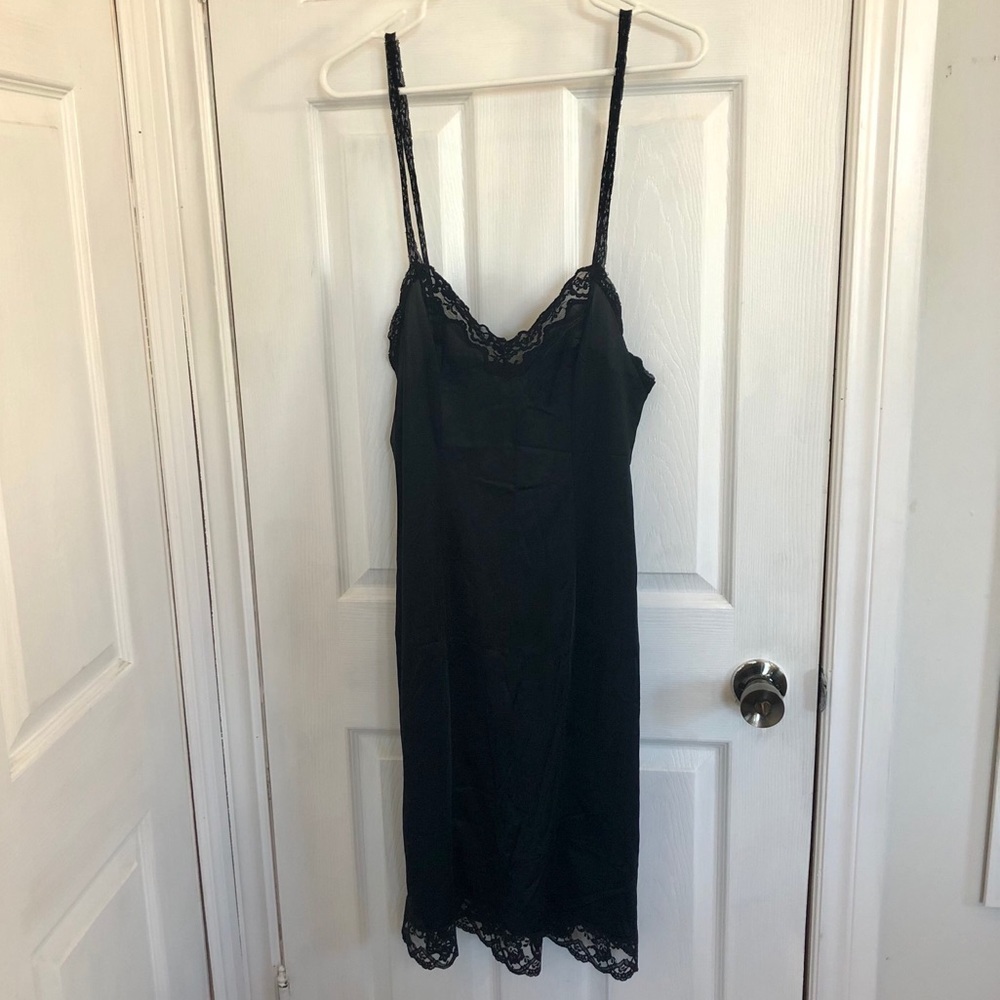 ✨3/$30✨ Vintage Black Full Slip Dress w Lace | 34 | S-M​